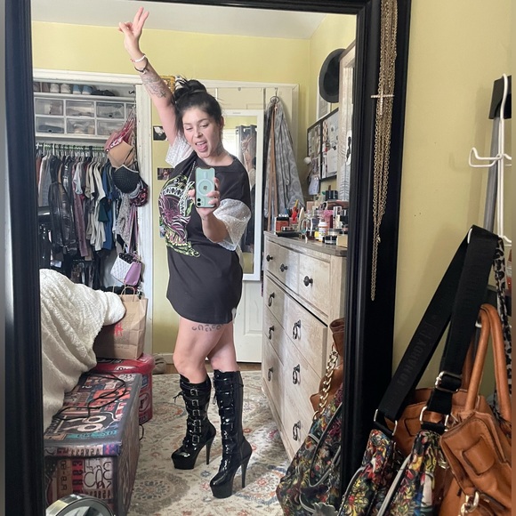 Meet your Posher, Lauren LaLa B. - Picture 6 of 17